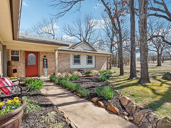 3rd image of 2495 E Meadowood Dr