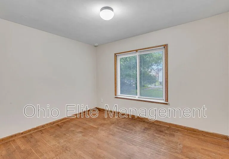 49 S Burgess Ave — Photo 19