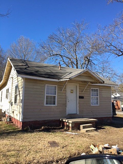 1st image of 719 Cobb Cir