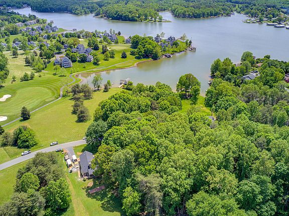 3rd image of 113 Cross Harbour Dr