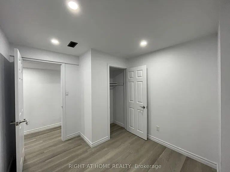 58 Meadowcrest Ln #LOWER — Photo 24