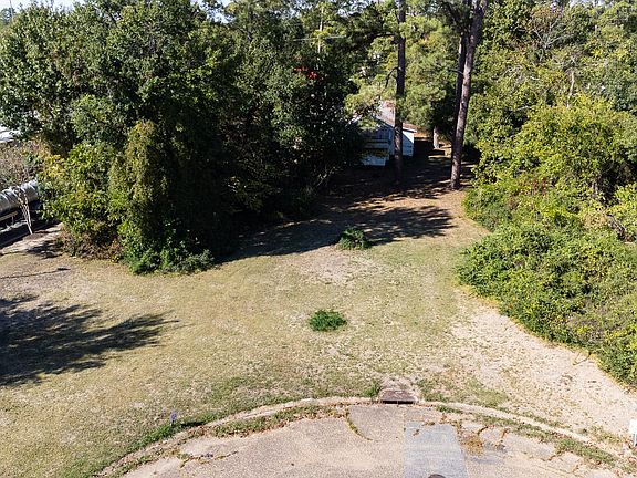 3rd image of 1315 Guedry Ln