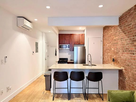 3rd image of 1694 Park Ave #2N