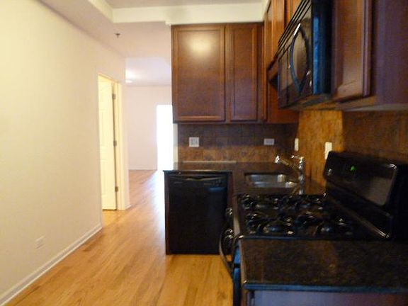 4th image of 3706 N Kenmore Ave