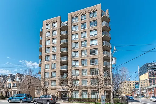 140 Bathurst St #208 Photo 1