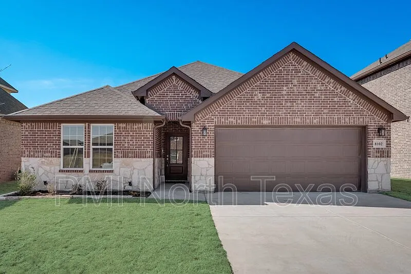 8102 Grant Ln