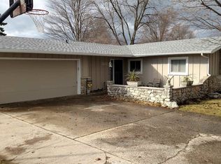 1211 Lake Forest Dr, Fort Wayne, IN 46815