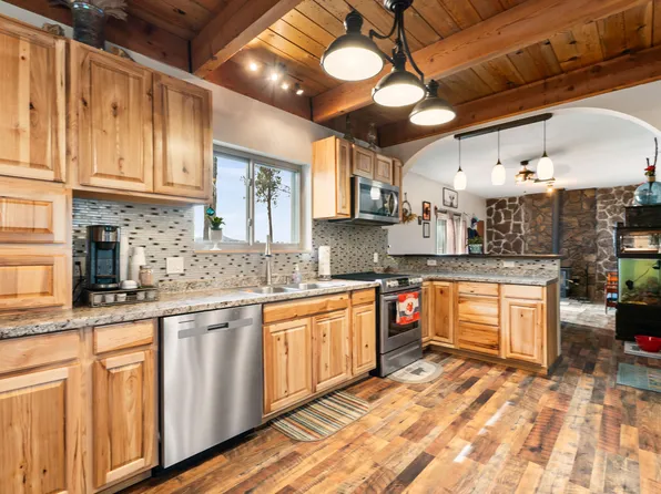 1052 S Airport Dr, Crescent, OR 97733