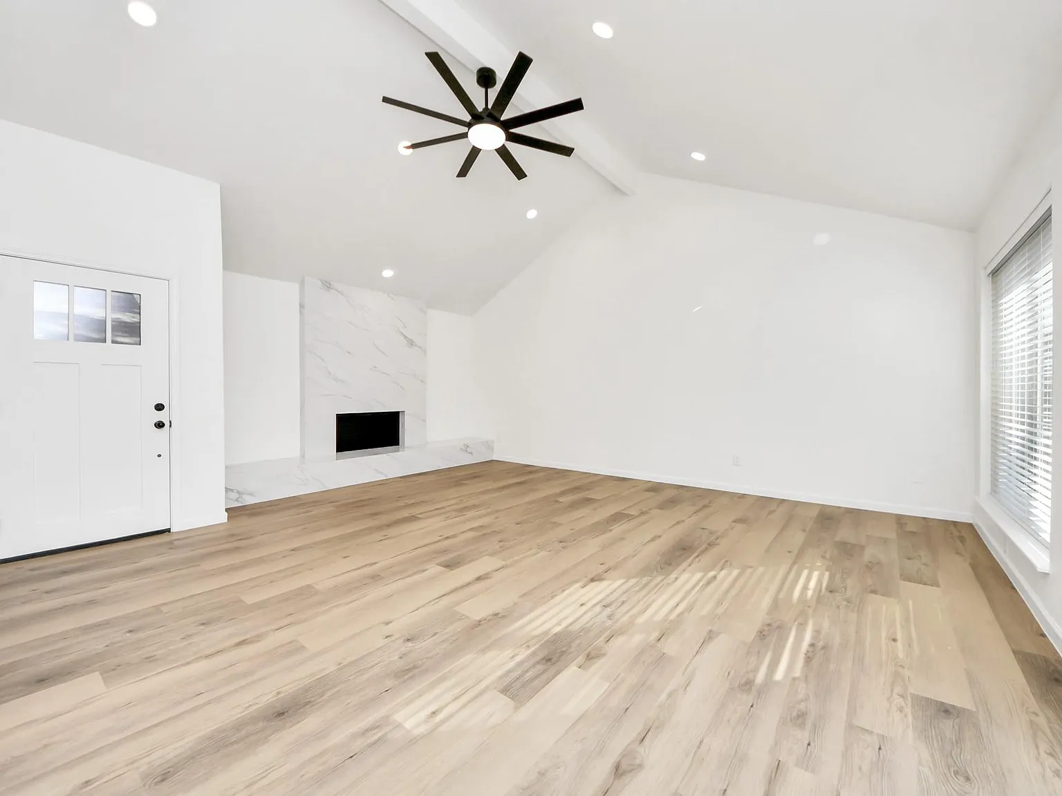 3 bed, 2.0 bath, 1472 sqft, $1,950 — Photo 3