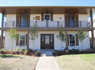 6934 Cove Dr, New Orleans, LA 70126