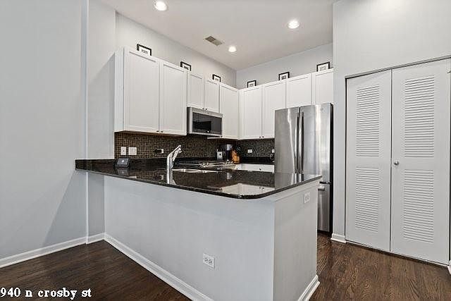 1st image of 940 N Crosby St #1115