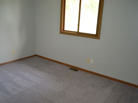 3rd image of 39630 Hill Ave