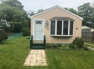 106 Woodside Dr, Mastic Beach, NY 11951
