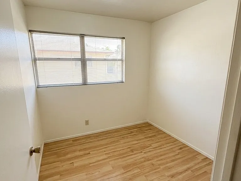 435 W 10th St #7 — Photo 6