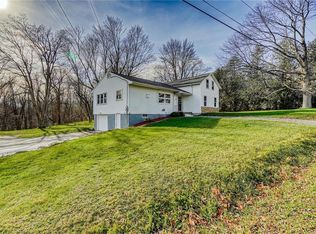 6071 Pannell Rd, Farmington, NY 14425