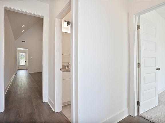 5th image of 138 Summer St