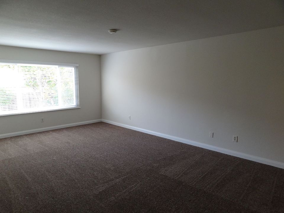 1st image of 121 Greenridge Ct