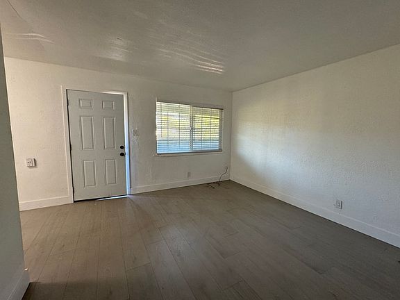 4th image of 837 N Pilgrim St #7