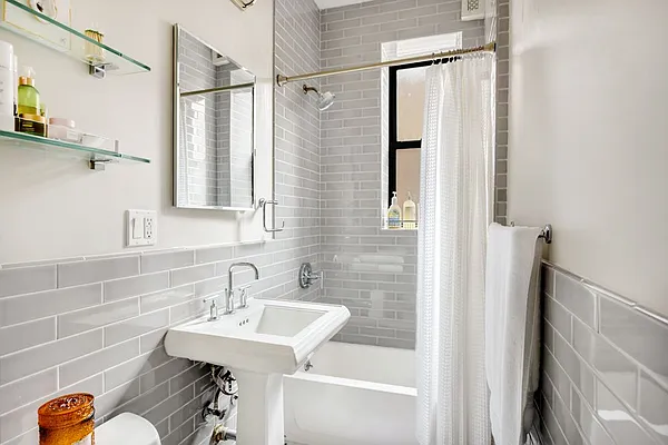 Sold by Compass | media 22