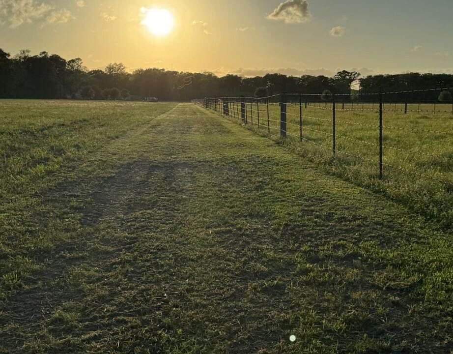 2nd image of 1067 Old Spanish Rd