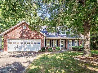 216 Ivy Creek Dr, Loganville, GA