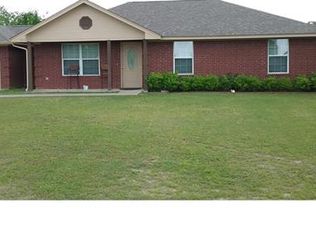 1005 Roseanne Dr, Commerce, TX 75428