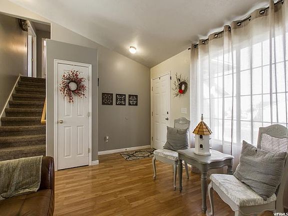 5th image of 594 E Walden Dr