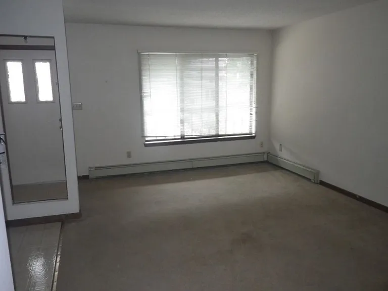 203 River St-Martin Apts — Photo 3