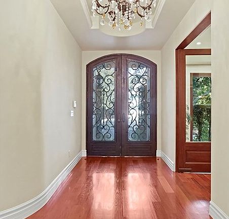 5th image of 207 N Bowling Green Way
