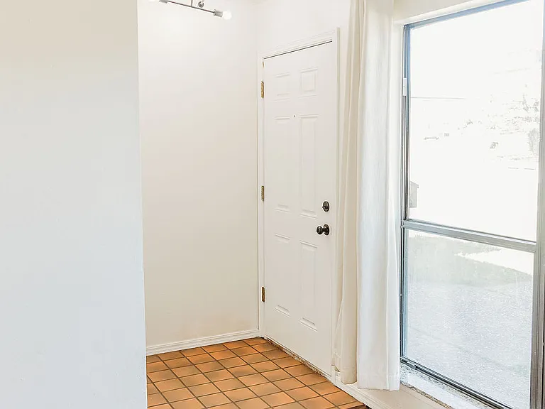 426 S Shawnee Ave — Photo 2