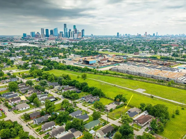 2619 Stevens St, Houston, TX 77026