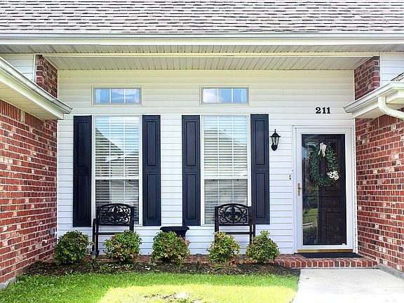 2nd image of 211 Westport Dr