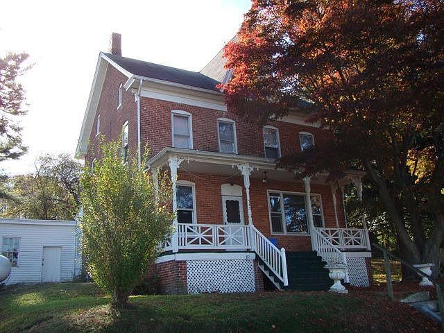 2nd image of 745 Meadowview Dr