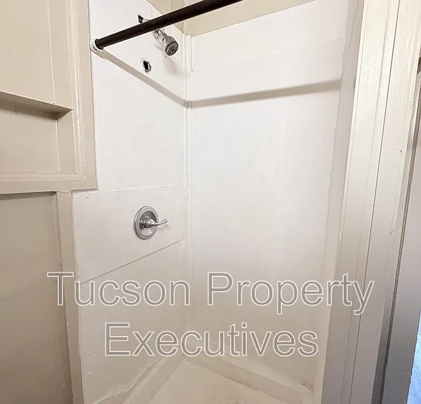 234 E 32nd St #10 — Photo 8