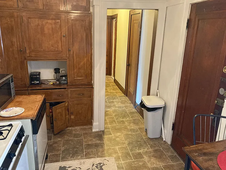 Newport Manor — Photo 74
