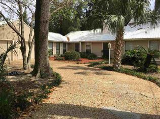 125 Highpoint Dr, Gulf Breeze, FL 32561