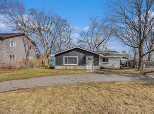 2985 Hessel Ave, Rochester Hills, MI 48307