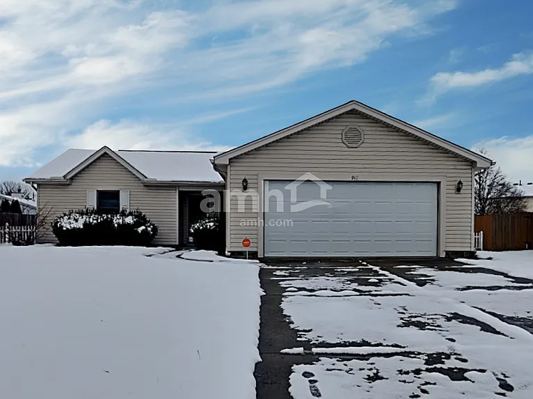 912 Marcia Dr — Photo 1