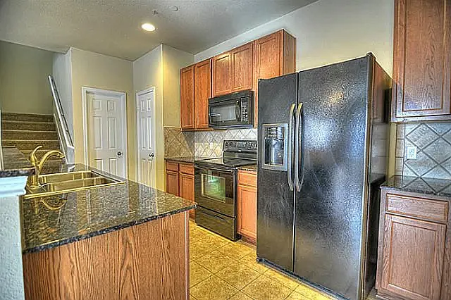 3 bed, 2.5 bath, 1814 sqft, $2,300 — Photo 4
