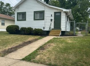 33 S Tasmania St, Pontiac, MI 48342