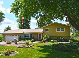 405 N Hill Rd, McHenry, IL 60051