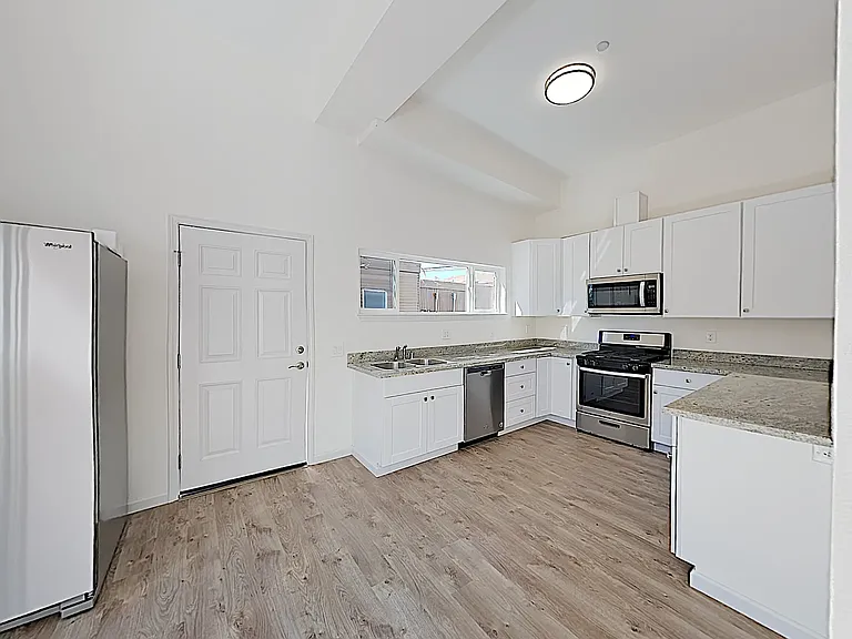 2071 15th Ave — Photo 4