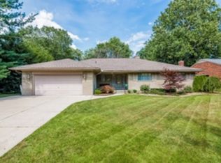 214 Lothrop Rd, Grosse Pointe Farms, MI 48236