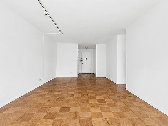4th image of 245 E 25th St APT 12J