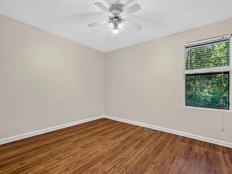 6239 Lucille Dr — Photo 15