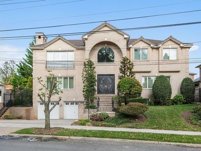 104 Malba Dr, Flushing, NY, 11357