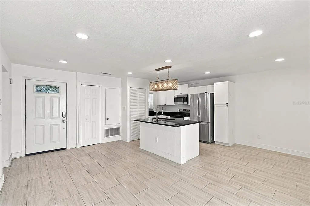 2 bed, 1.0 bath, 783 sqft, $1,850 — Photo 4