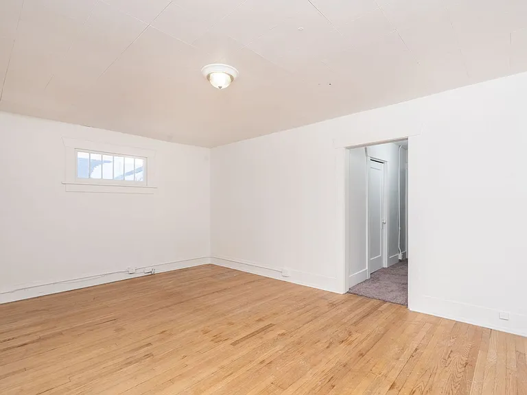 420 S 6th Ave — Photo 18