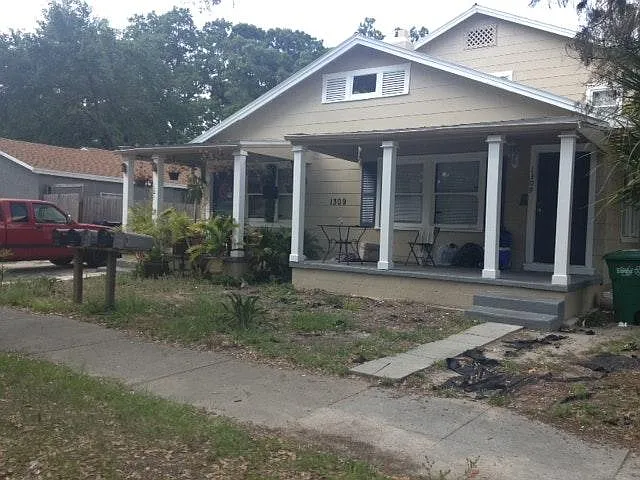 Building Photo - 1309 W Lemon St #A