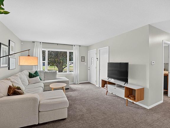 5th image of 1239 Wren Rd
